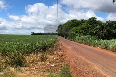 Ch&aacute;cara &agrave; venda - 1200m&sup2; - Lote Grande