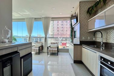 Apartamento &agrave; venda - 200m&sup2; - Meia Praia