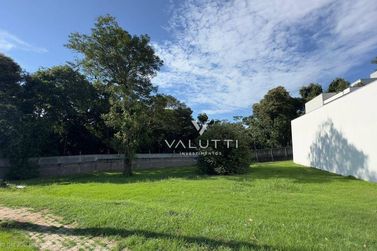 Terreno &agrave; venda - 631m&sup2; - Condom&iacute;nio Residencial Esmeralda