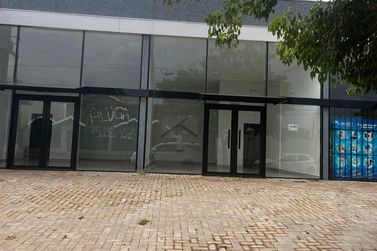 Sal&atilde;o Comercial para alugar - 157m&sup2; - Centro