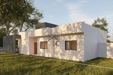 Casa &agrave; venda - 84m&sup2; - Lote Grande