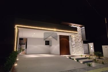 Casa &agrave; venda - 180m&sup2; - Carim&atilde;
