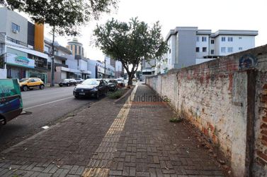 Terreno &agrave; venda - 5400m&sup2; - Centro