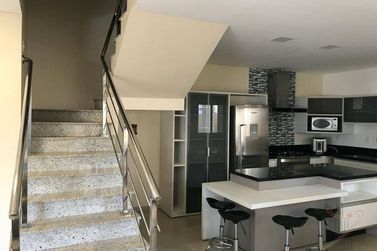 Sobrado &agrave; venda - 144m&sup2; - Jardim Igua&ccedil;u