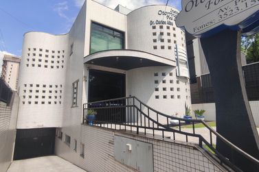 Sala Comercial &agrave; venda - 839m&sup2; - Centro
