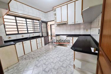 Casa &agrave; venda - 215m&sup2; - Jardim Lancaster I