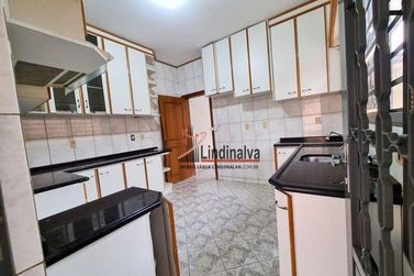 Casa &agrave; venda - 215m&sup2; - Jardim Lancaster I
