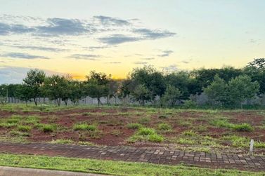 Terreno &agrave; venda - 300m&sup2; - Carim&atilde;