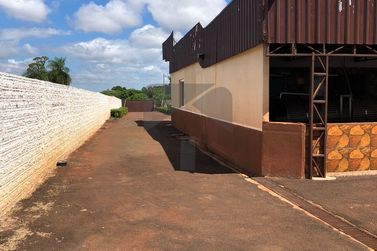 Ch&aacute;cara &agrave; venda - 1200m&sup2; - Lote Grande