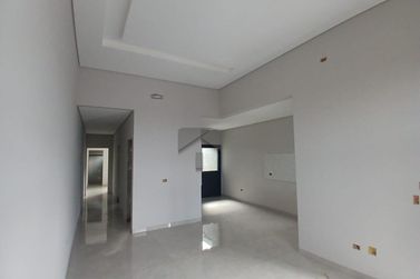 Casa &agrave; venda - 70m&sup2; - Lote Grande
