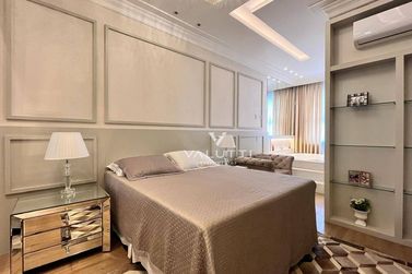 Apartamento &agrave; venda - 200m&sup2; - Meia Praia
