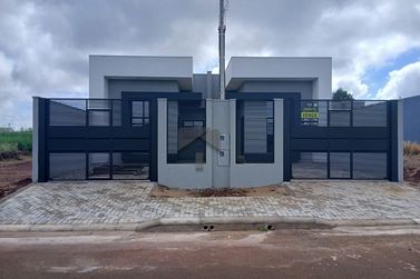 Casa &agrave; venda - 70m&sup2; - Lote Grande