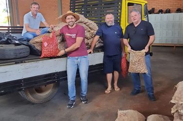 Prefeitura de Gramado realiza entrega de batatas-semente para produtores rurais
