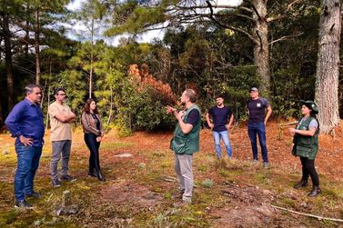 Vereadores realizam visita técnica em área de ampliação do Parque das Orquídeas