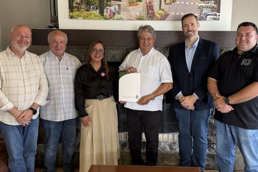 Membros do Republicanos entregam emenda parlamentar para o munic&iacute;pio de Gramado