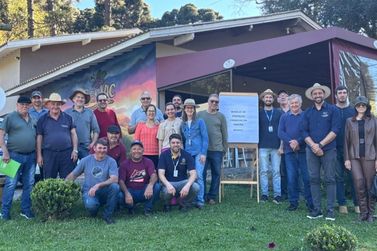 Produtores de Gramado participam de encontro sobre manejo de doen&ccedil;as da videira