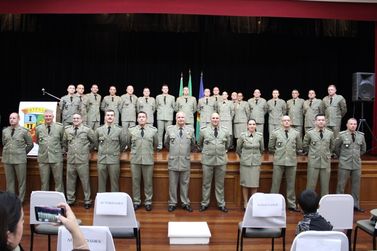 Comando Regional Hort&ecirc;nsias homenageia promovidos com medalhas e ins&iacute;gnias