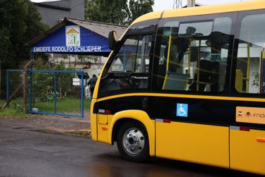 Transporte de alunos para escola de Canela recebe refor&ccedil;o com novo micro-&ocirc;nibus adaptado