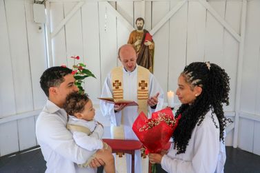 Casal do Paran&aacute; escolhe a 35&ordf; Festa da Col&ocirc;nia de Gramado para renovar votos