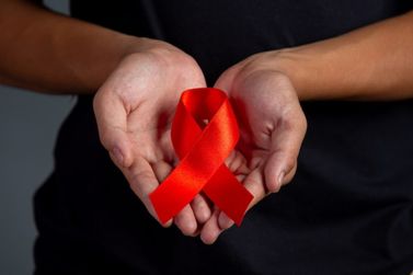 Maio Vermelho refor&ccedil;a preven&ccedil;&atilde;o e diagn&oacute;stico precoce do c&acirc;ncer bucal em Gramado