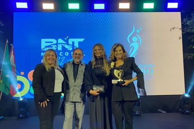 Marta Rossi &eacute; homenageada na abertura da 32&ordf; BNT Mercosul em Balne&aacute;rio Cambori&uacute;