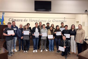 C&acirc;mara de Gramado entrega certificados do curso &ldquo;Preparando-se para o Primeiro Emprego&rdquo;