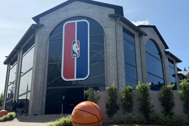 Finais da NBA ter&atilde;o transmiss&atilde;o em Gramado com clima de espet&aacute;culo ao vivo no NBA Park