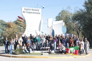 Jovens cooperativistas do RS realizam imers&atilde;o no ecossistema de Sunchales, na Argentina