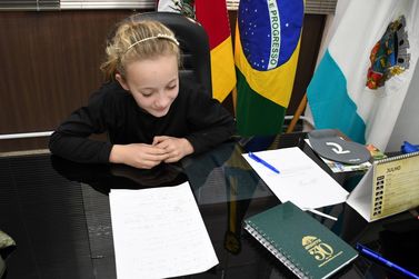 Crian&ccedil;as vivenciam um dia de aprendizado no projeto Prefeito por um Dia em Picada Caf&eacute;