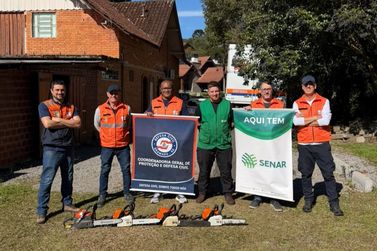 Defesa Civil promove capacita&ccedil;&atilde;o em opera&ccedil;&atilde;o de motosserra para servidores e volunt&aacute;rios