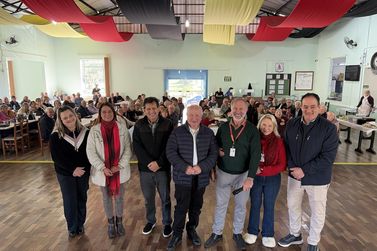 Grupo de Idosos Azaleia realiza presta&ccedil;&atilde;o de contas e promove almo&ccedil;o festivo em Gramado