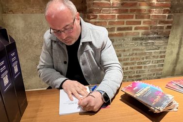 Livro narra trajet&oacute;ria de supera&ccedil;&atilde;o na cria&ccedil;&atilde;o do parque Lumni Experience em Gramado