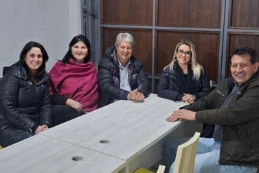 Prefeito Nestor Tissot e Secret&aacute;rio Ilton Gomes visitam Abrigo Municipal de Gramado