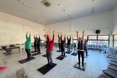 Secretaria da Sa&uacute;de de Gramado lan&ccedil;a Grupo Equil&iacute;brio para al&iacute;vio de dores com Yoga