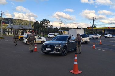 Prefeitura, BM e Pol&iacute;cia Rodovi&aacute;ria realizam opera&ccedil;&atilde;o integrada de tr&acirc;nsito em Gramado