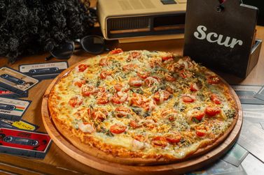 Scur Pizzaria promove a segunda edi&ccedil;&atilde;o do &ldquo;De Volta aos Anos 80&rdquo; em Gramado