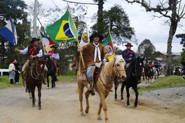 Munic&iacute;pio de Canela abre os Festejos Farroupilhas com a Ronda Crioula
