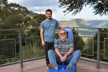 Alpen Park recebe engenheiro austr&iacute;aco da fabricante do novo tren&oacute; para visita t&eacute;cnica