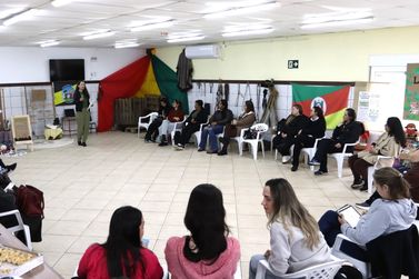 Professores de Canela participam de qualifica&ccedil;&atilde;o em leitura e escrita na educa&ccedil;&atilde;o infantil