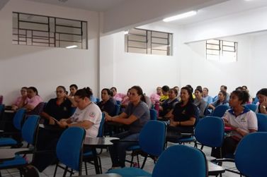 Palestra sobre autismo capacita agentes comunitarios de saude em Guaíra