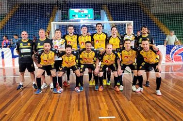 Guaíra Futsal joga bem contra o Paraná Clube mas deixa escapar vitória