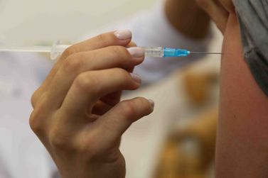 Grupos prioritários podem se vacinar até o dia 31 de maio em Guaíra (PR)