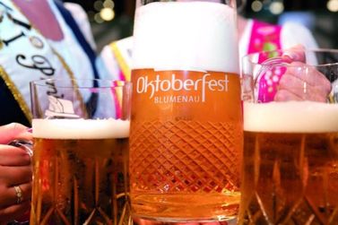Curta mais de 80 atrações musicais na Oktoberfest 2023 com a Viaggiare Turismo