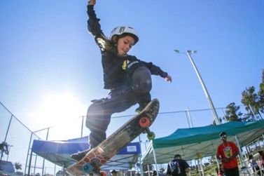 Guaratubano de 6 anos é convocado para seleção paranaense de skate