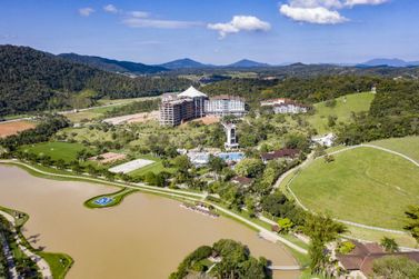 Conheça um pouco sobre um dos maiores resorts do Brasil, o Fazzenda Park Hotel