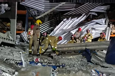 Mais 2 corpos são encontrados em escombros de supermercado em Pontal do Paraná