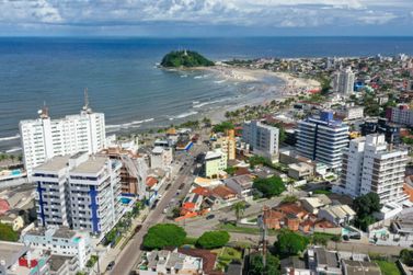 Guaratuba vive boom econ&ocirc;mico com R$ 2 bi em investimentos e 37 pr&eacute;dios em obra
