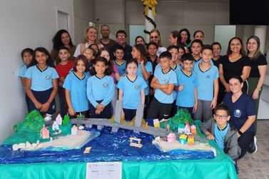 Maquete escolar da Ponte de Guaratuba integra mostra municipal