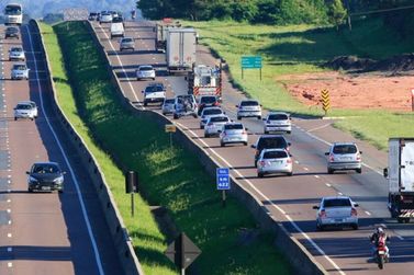 Rodovias do Litoral esperam milh&otilde;es de ve&iacute;culos; confira os piores hor&aacute;rios