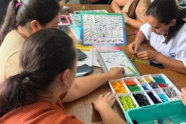 Rede municipal de Guaratuba ganha kits de rob&oacute;tica e capacita professores